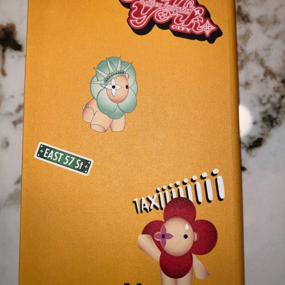 ⭐️⭐️SOLD⭐️⭐️NIB Exclusive 57th Street NYC Jane Notebook MM - Picture 3 of 8